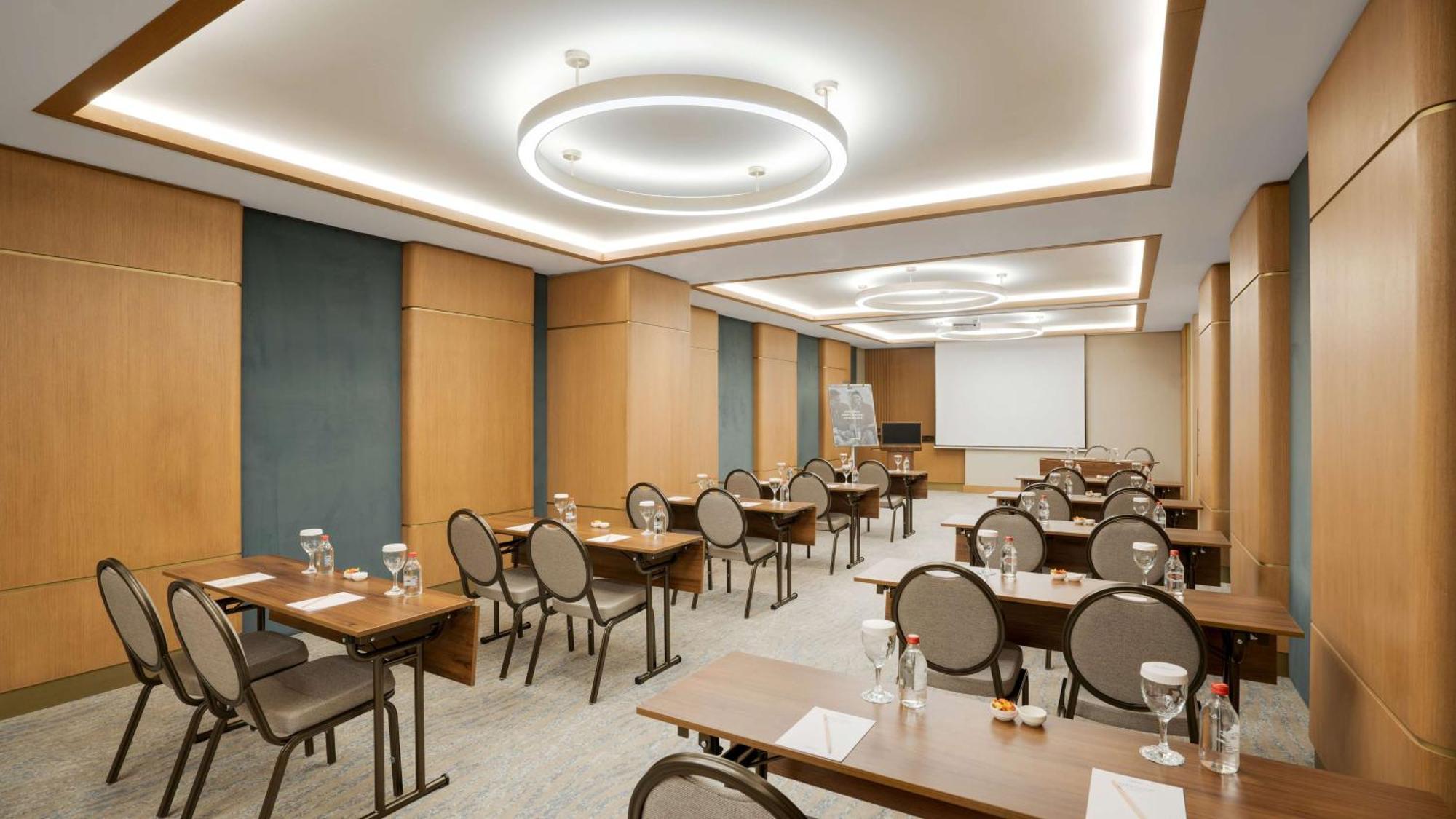 Radisson Hotel Istanbul Merter Экстерьер фото