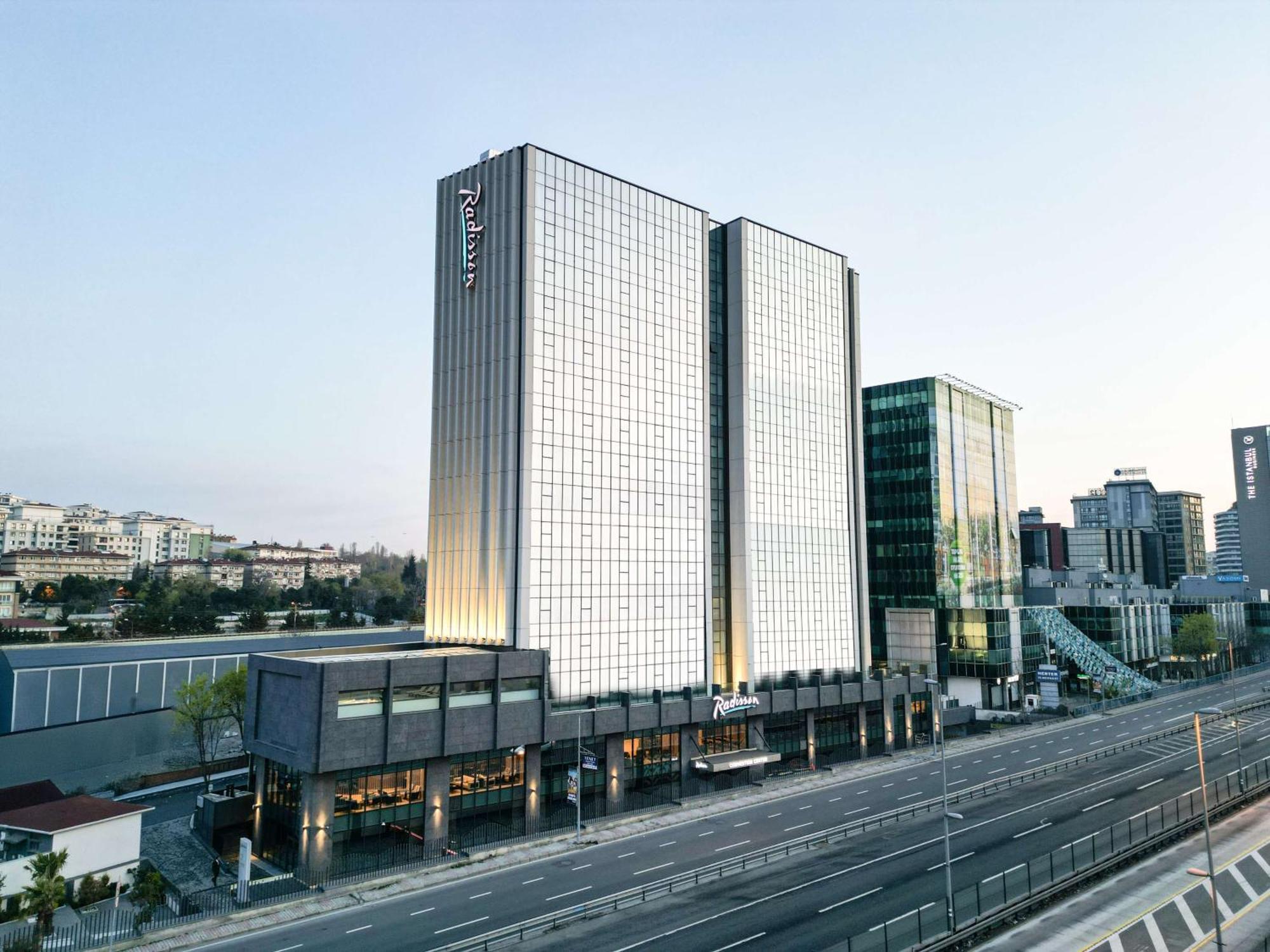 Radisson Hotel Istanbul Merter Экстерьер фото